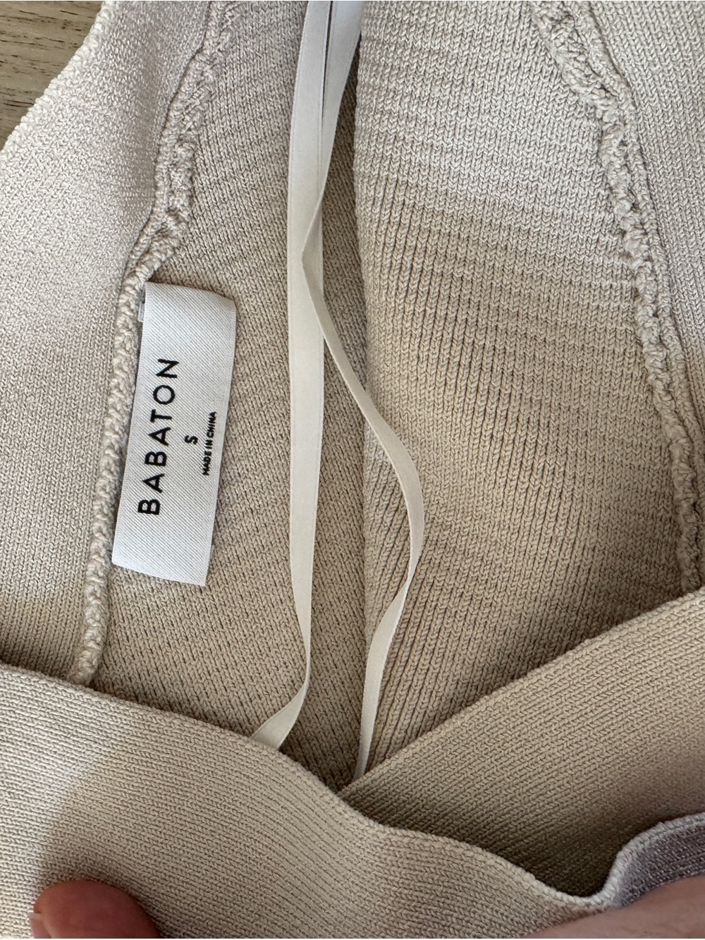Babaton Cream Ribbed Cross-Back Crop Top - Picture 4 of 5